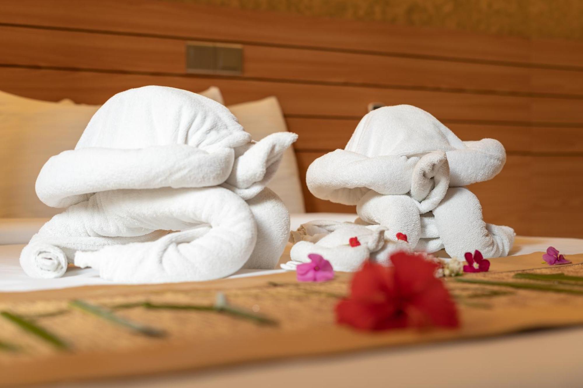 Nala Veli Beach & Spa Ukulhas Island Exterior photo